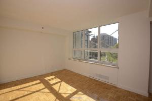 Downtown Apartment for 1.5 Lease Transfer 975$/mo All included