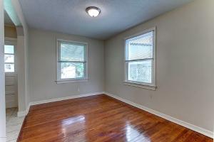 2 bedroom, 1 bath, living roo