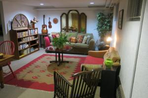 CHARMING FURNISHED BASEMENT APARTMENT IN MONKLAND VILLAGE