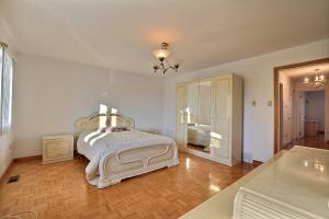 Italian Queen Size Bedroom Set Must SELL