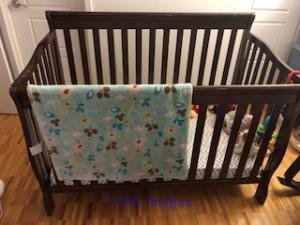 4 in 1 Convertible Crib for SALE------------Moving sale Hurry