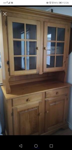 Solid wood China cabinet. vaissaileir