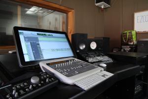Ezcoast Studio is looking for (50) paid participants for a voice study