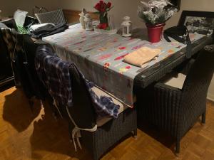 Table rotin 6 chaises