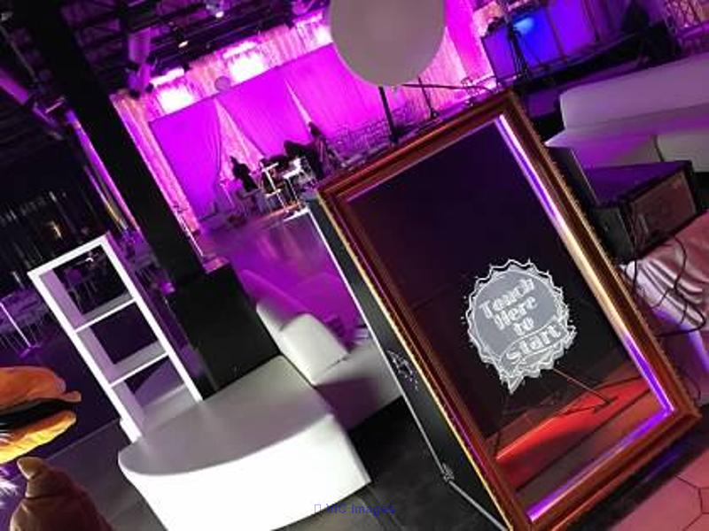 Top Montreal Photobooth Company | The Best Black and white Photobooth