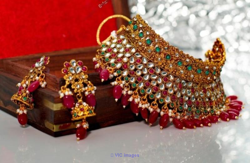 Get Latest Desing Of Kundan Choker Set