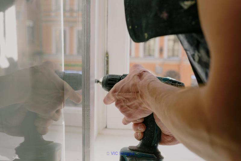 Toronto’s Best Glass Company for Repairing Custom Glass Staircases