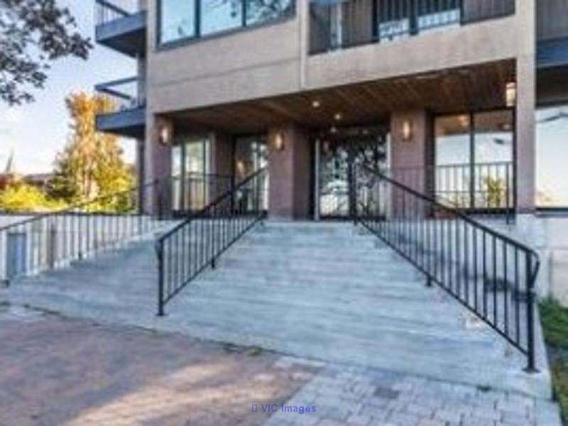 2 Bed 1 bath renovated condo closes to downtown