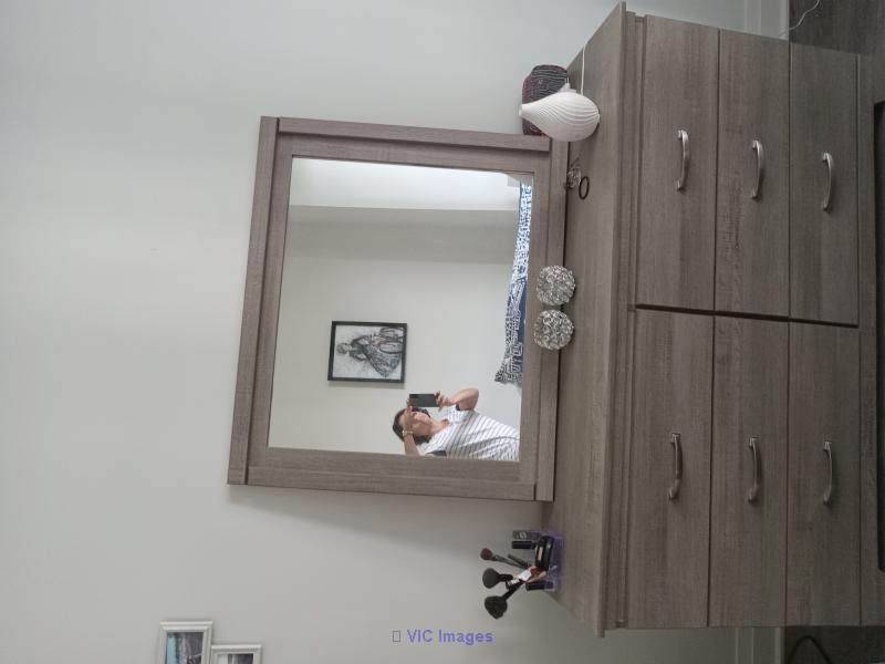 Bedroom set: 1 dresser + 1 night stand + 1 mirror