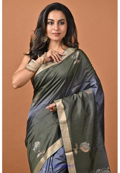 Upgrade Your Fashion : Buy the Latest Sarees & Kurtis Online in Canada