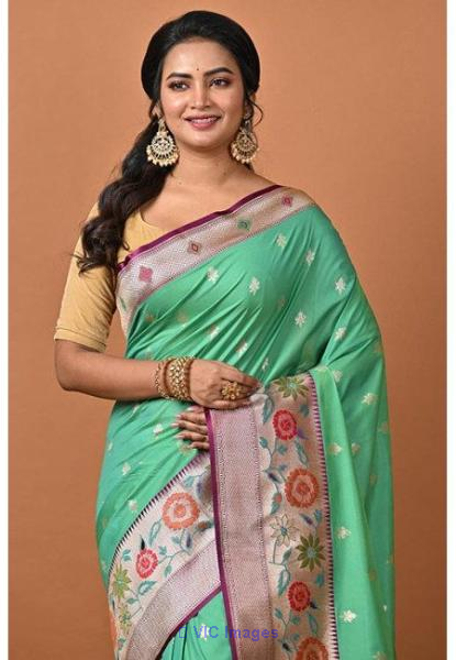  USA? Get dazzling Indian dresses delivered! 