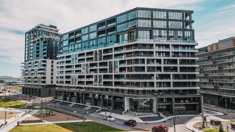 Luxueux condo sur 2 étages offrant un spa complet à Dix30!      