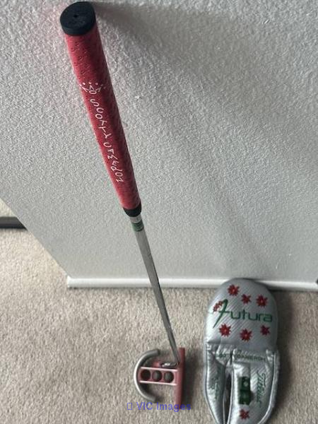Scotty Cameron Limited Edition XMAS Futura Phantom Putter. (7)