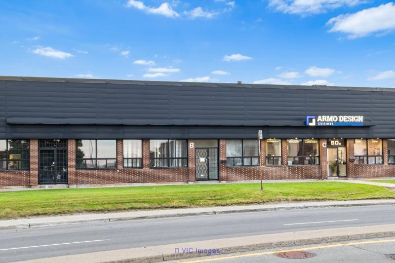 Warehouse Space for Rent - Espace d'entrepôt à louer 3100 sq ft