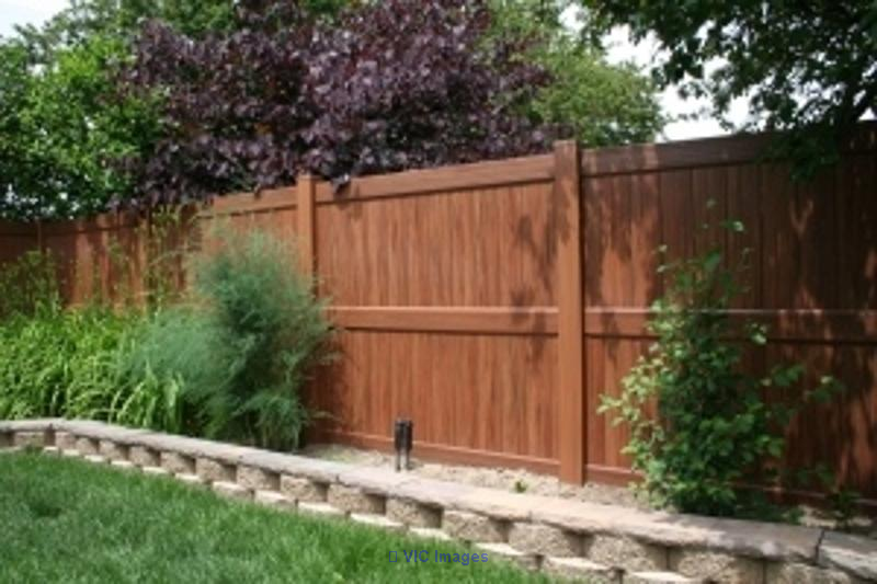 Vinyl Fence Supplies In Montreal for Homes and Businesses