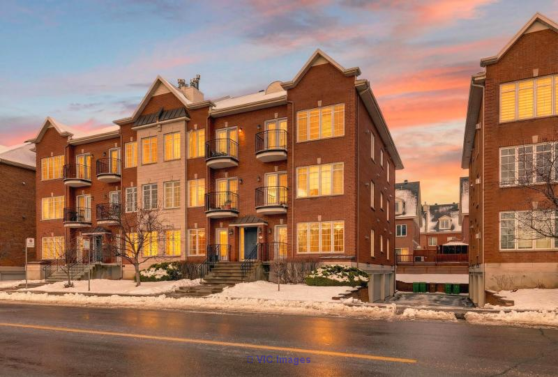 🏡 NOUVEAUTÉ | GRAND CONDO SUR 2 ÉTAGES À VENDRE – ÎLE DE MONTRÉAL ✨