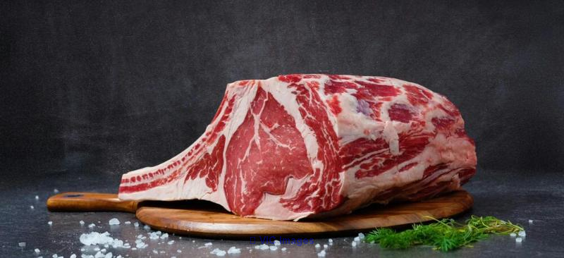 Prestigious butcher shop and catering service, prime location
