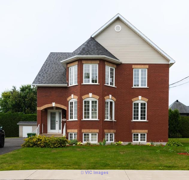 Fully Renovated 5 1/2 on 3rd Floor Triplex with 2 Parking Spots!