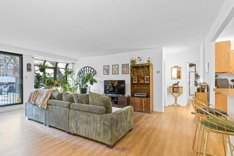 Beautiful ground floor condo 2 bdr, 2 bath, garage, Milton Park