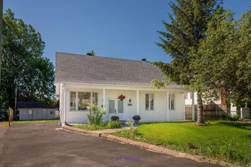 Renovated Turnkey Intergenerational Home – Fabreville
