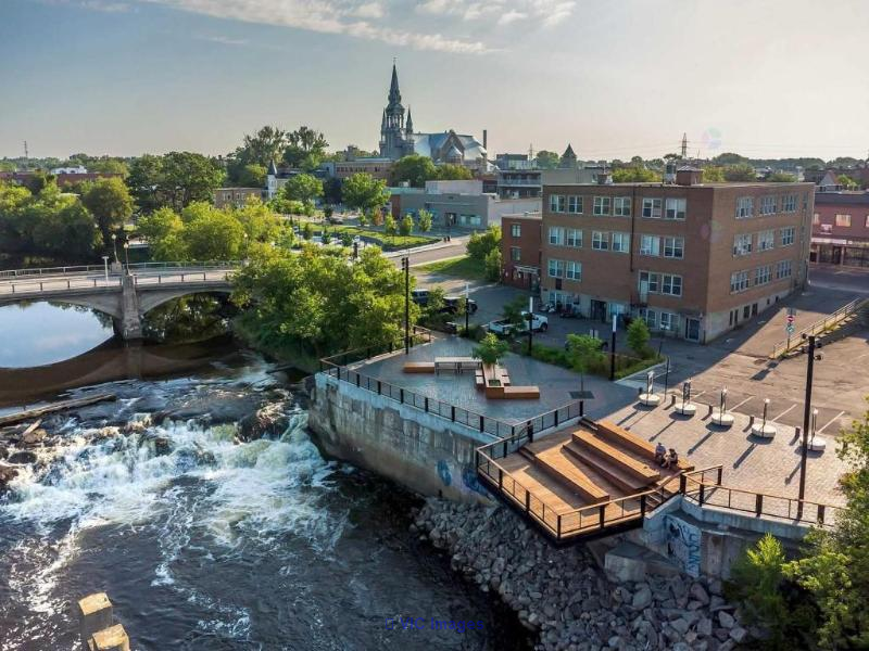 Renovated Comm. Spaces 752 to 1,645 sqft Downtown St-Jerome