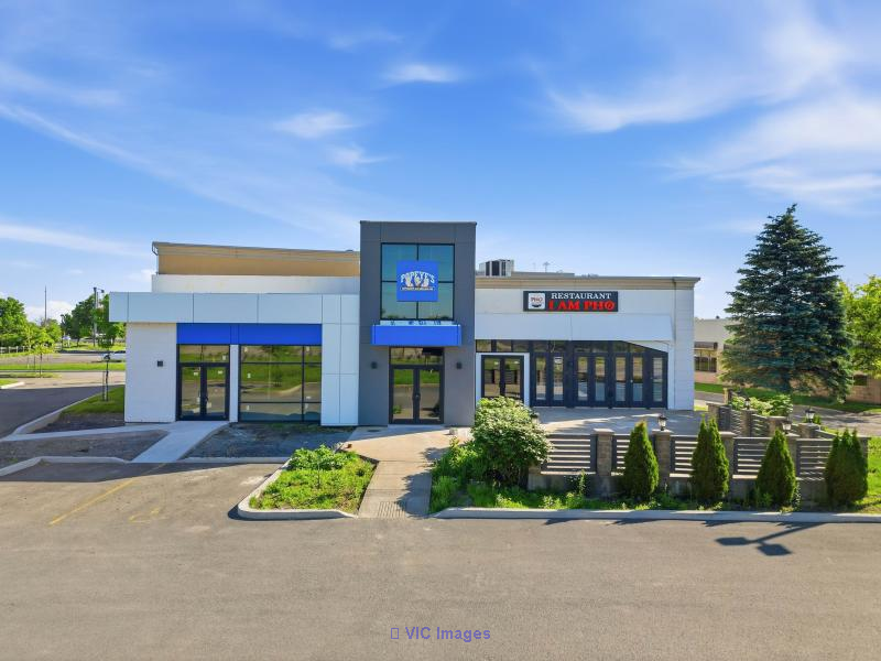 Commercial space 2,031 to 4,110 sqft in Boucherville