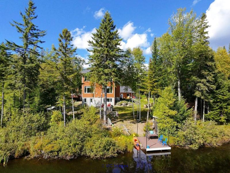 Luxurious Waterfront Retreat in Beauce