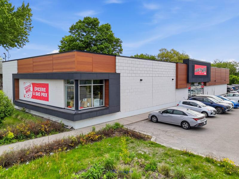 6,603 sq.ft. Commercial space in Saint-Jerome