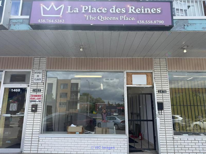 775 sqft Ground space in shopping center of LaSalle
