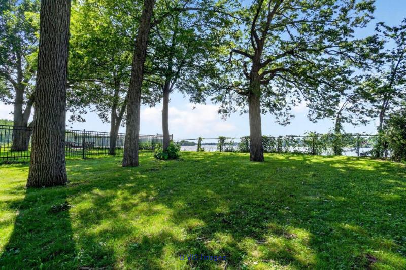 Exceptional waterfront lot in Pierrefonds