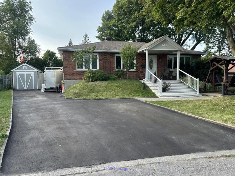 Superb renovated 4-bedroom house in Chateauguay