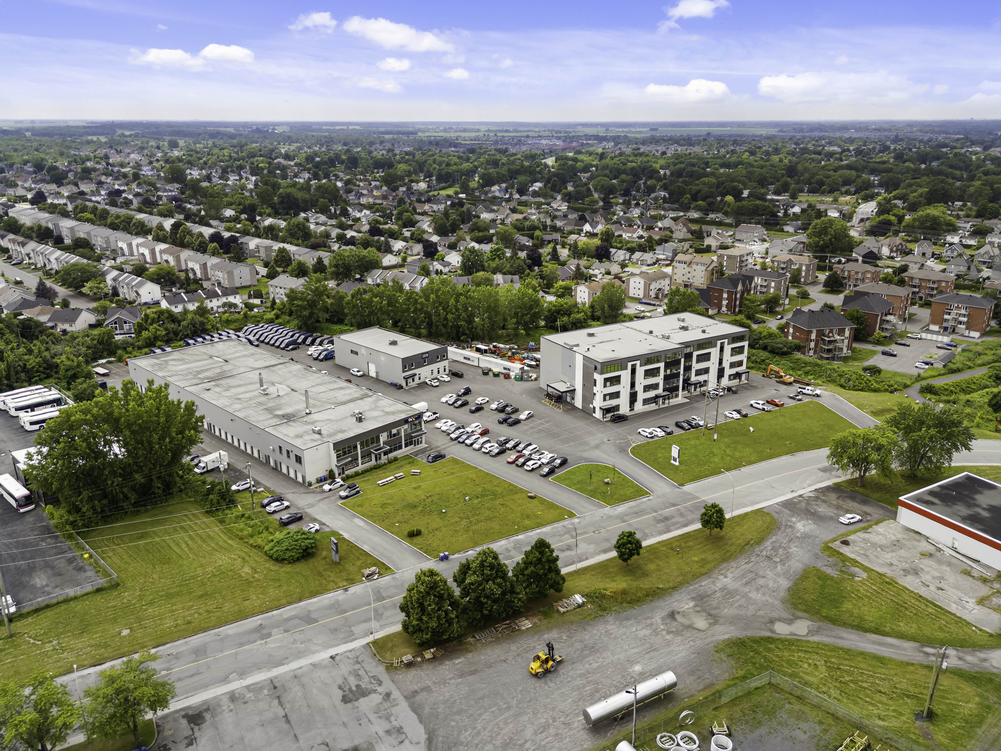 Office and Commercial Space — 1,000 to 16,000 sq. ft. in Chambly