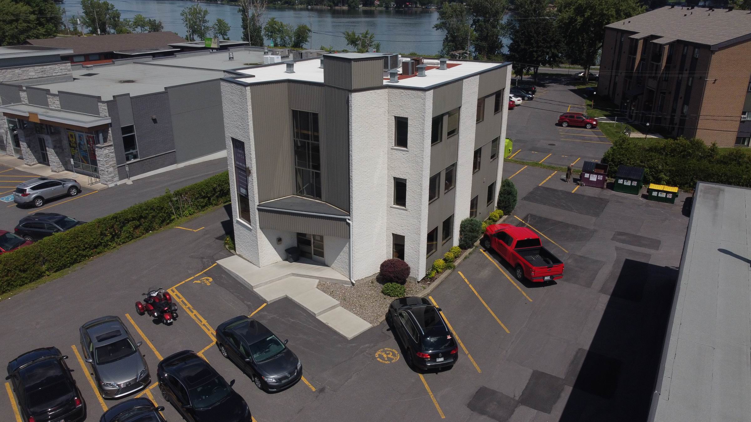 SAINT-JEAN Bureaux à louer 1500p2 au 3e étage
