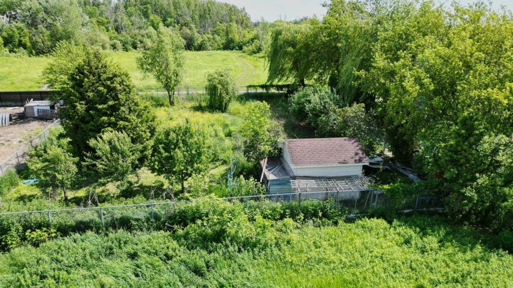 9,000 sq.ft. Agricultural land for rent in Laval (Auteuil)