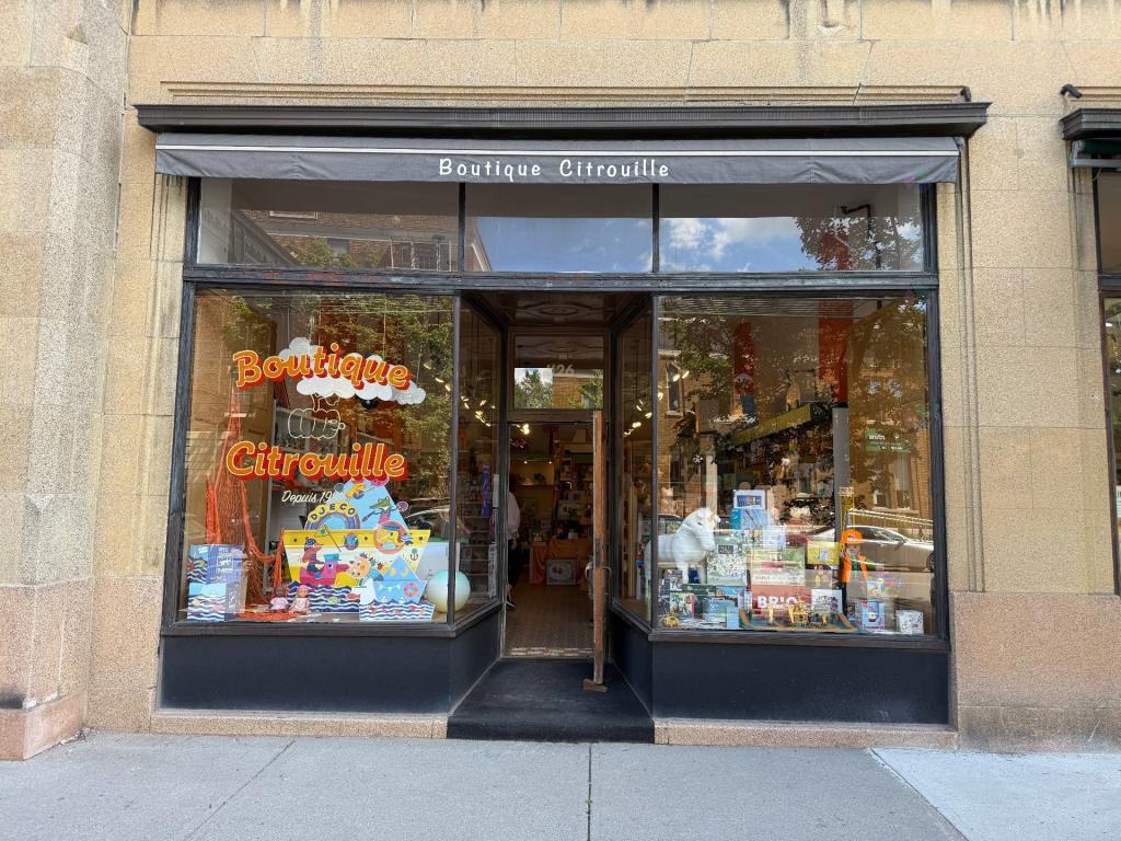 742 sqft Commercial Condo on GF + Basement in Outremont