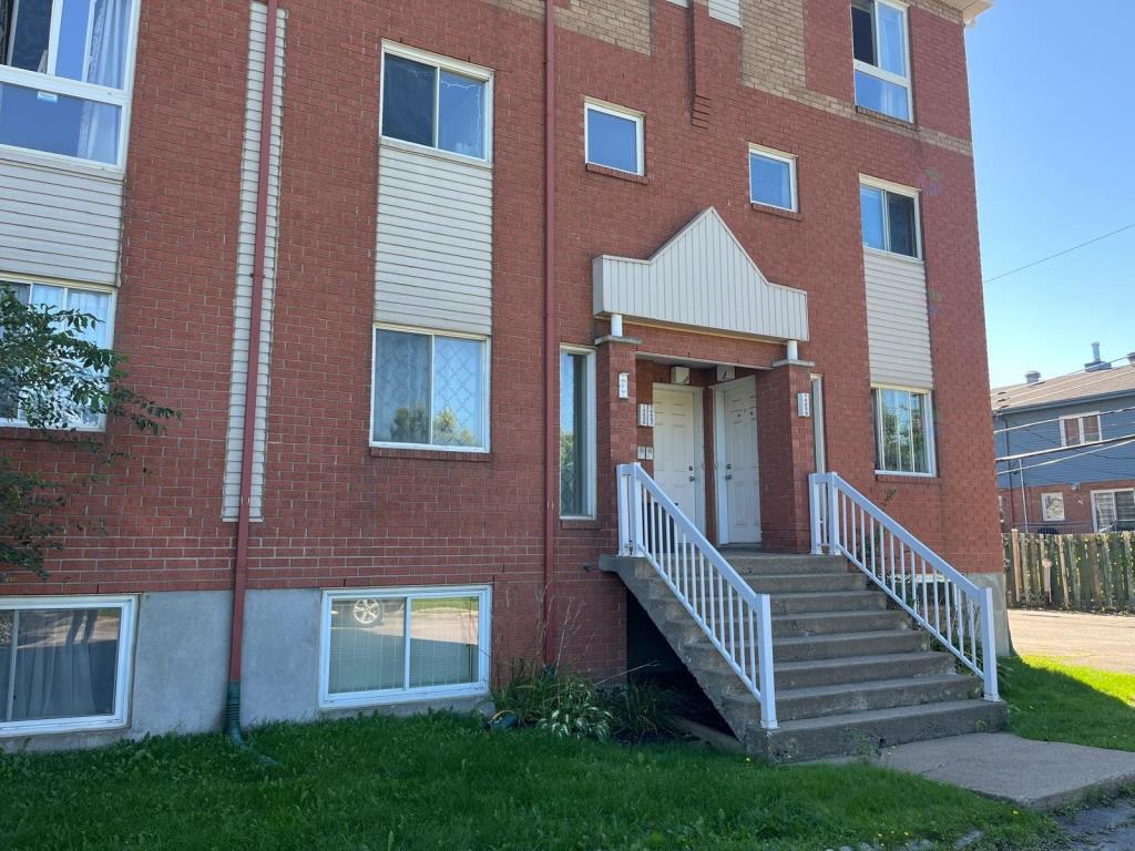 Condo 4 1/2 sur 2 étages rénové Pointe-aux-Trembles