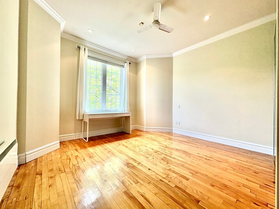 2 bed 1bath Semi-furnished apartment 3 minutes from Dawson College
