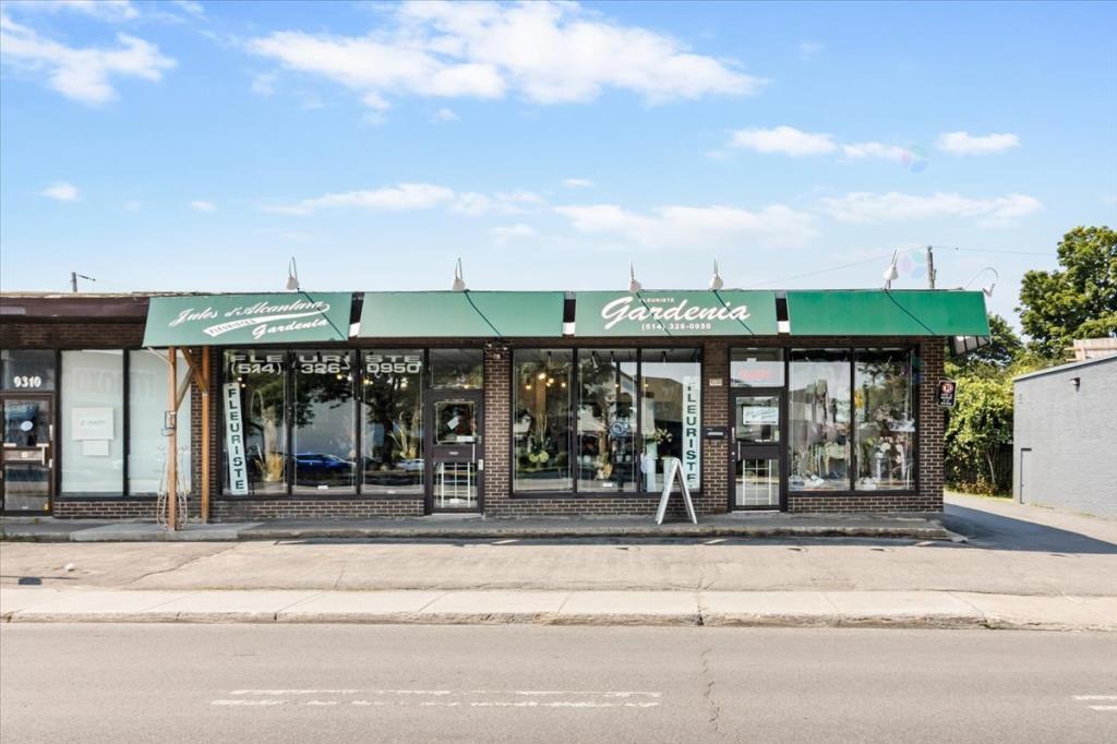 Well-established, turnkey flower shop in St-Leonard