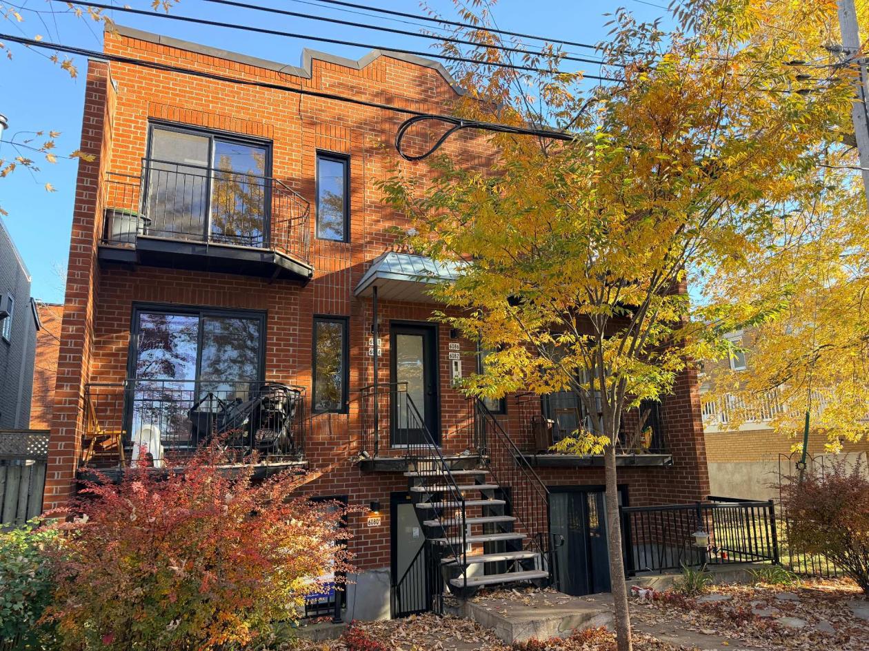 *** Bright 2-Bedroom Condo $299,000! Mercier, Montreal ***