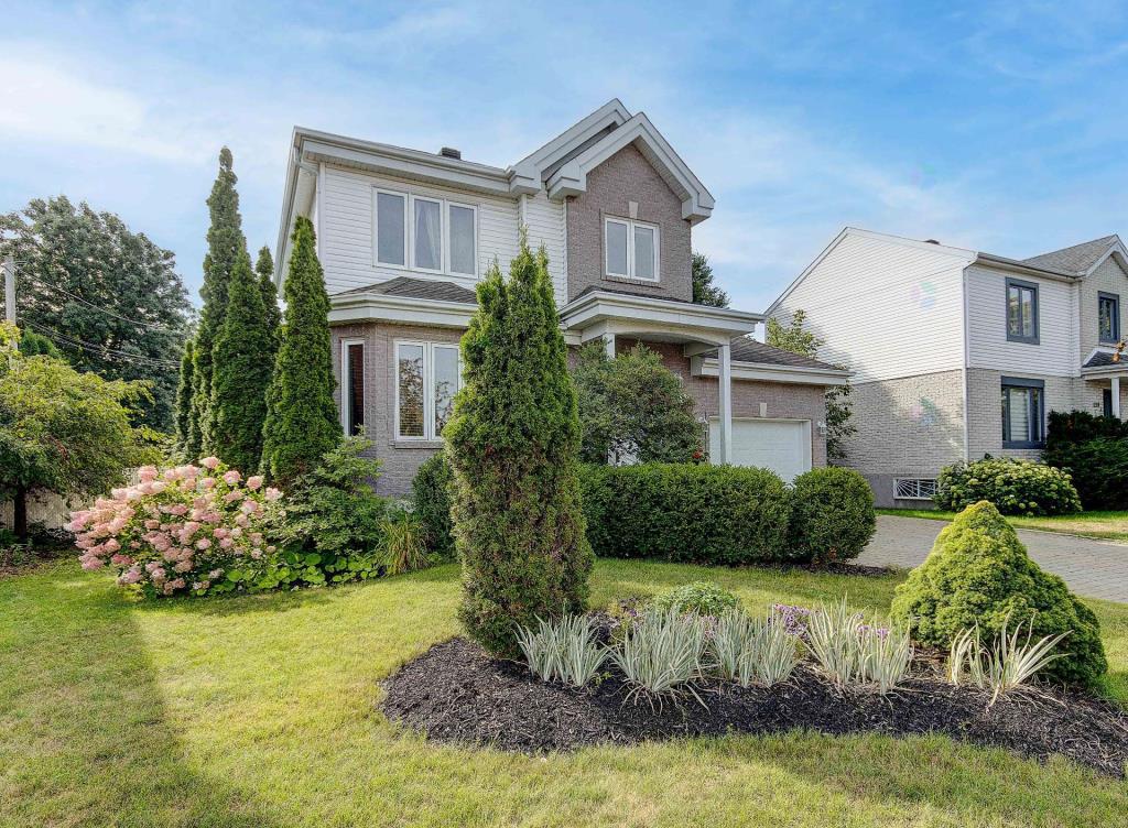 Magnficent Home on a Beautiful Private Lot in La Prairie