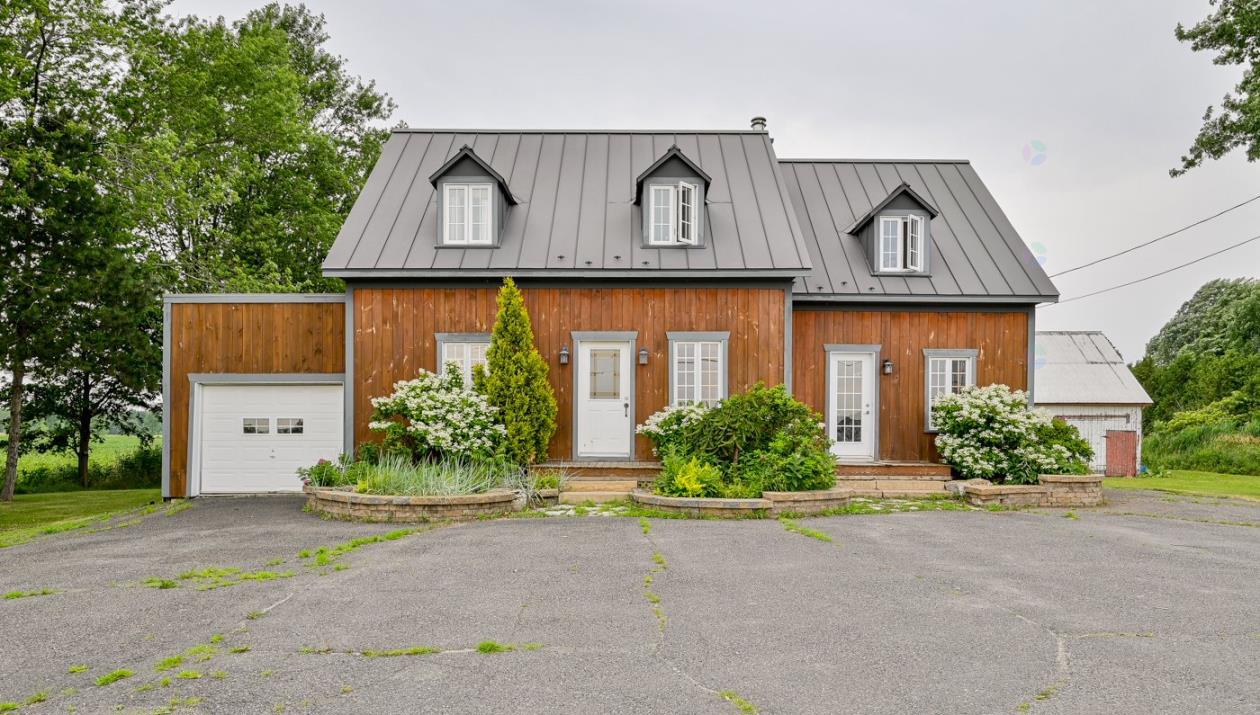 1864 Heritage Home – A Blend of Historic Charm and Contemporary Style