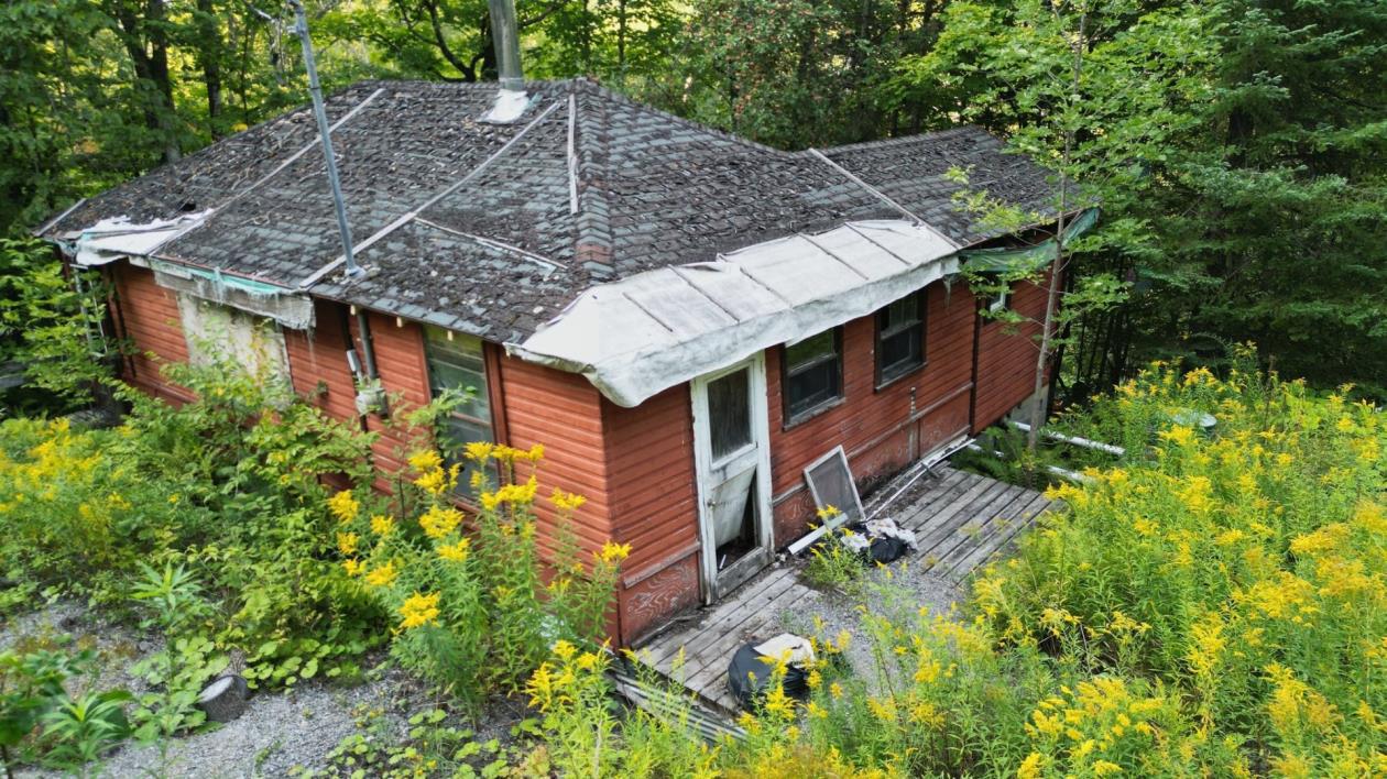 8,766 sq. ft. Land in St-Hippolyte with House to Demolish
