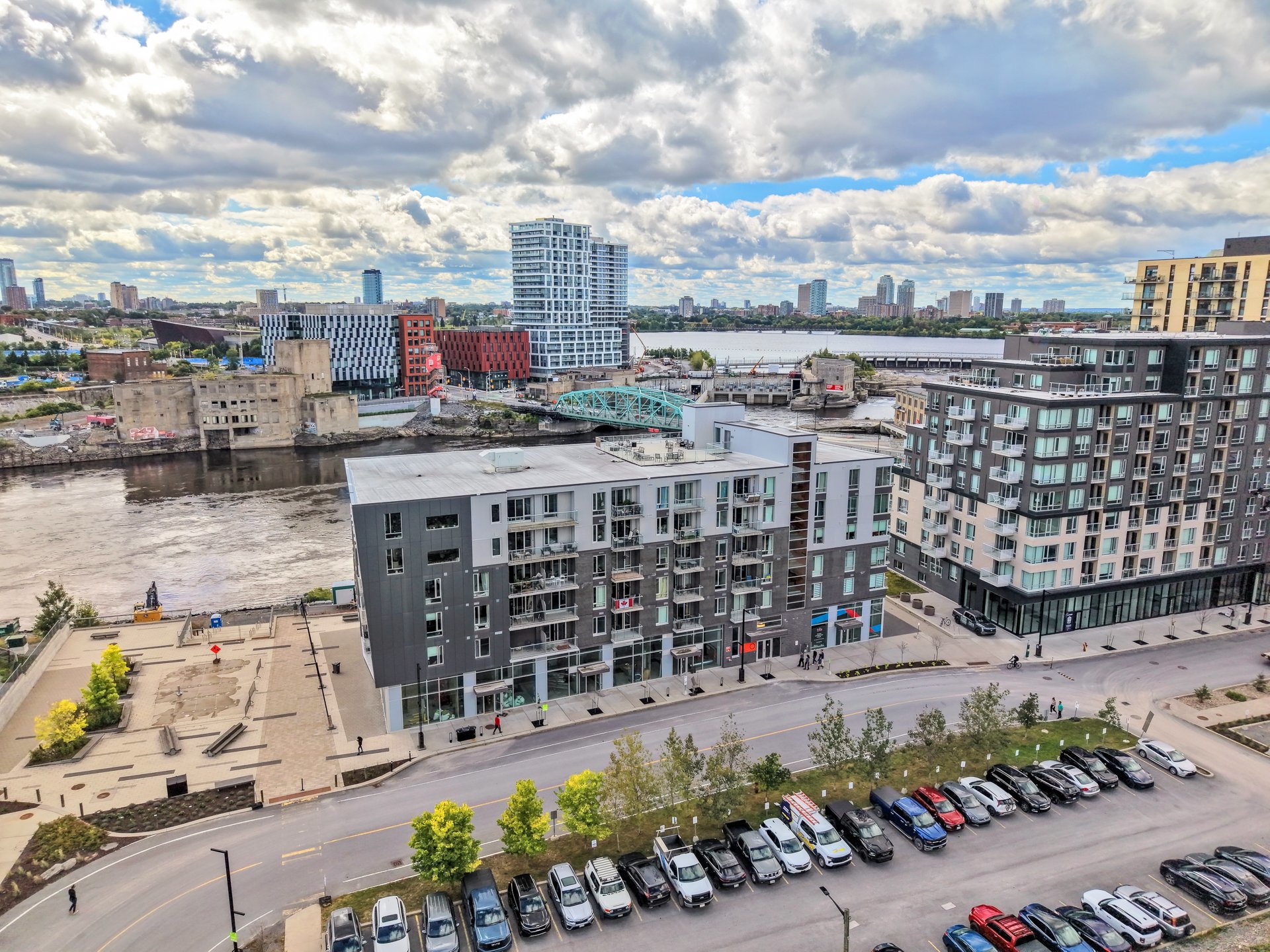 2-storey waterfront condo | 20-min walk to Ottawa Parlement