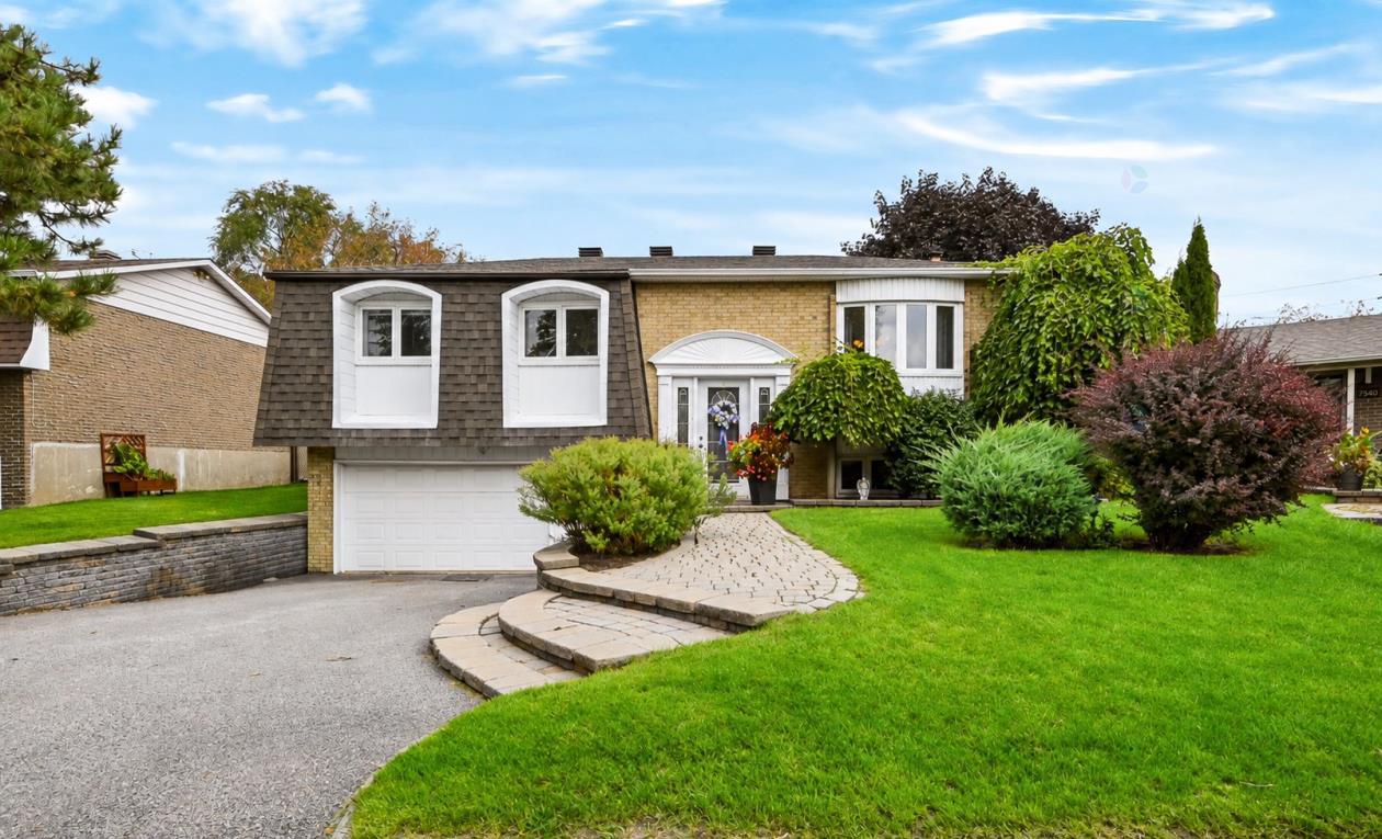 Beautiful Home with Four-Season Solarium in Brossard