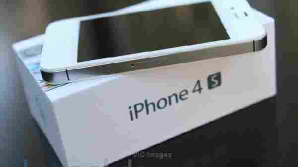 Brand new Apple iphone 4S, 32GB FOR 420USD