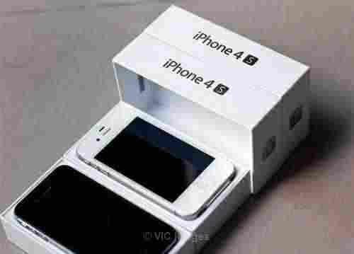 Buy 2 Unlocked iPhone 4s/4 32GB, iPad 2 64gb , B.B Porsche Get 1