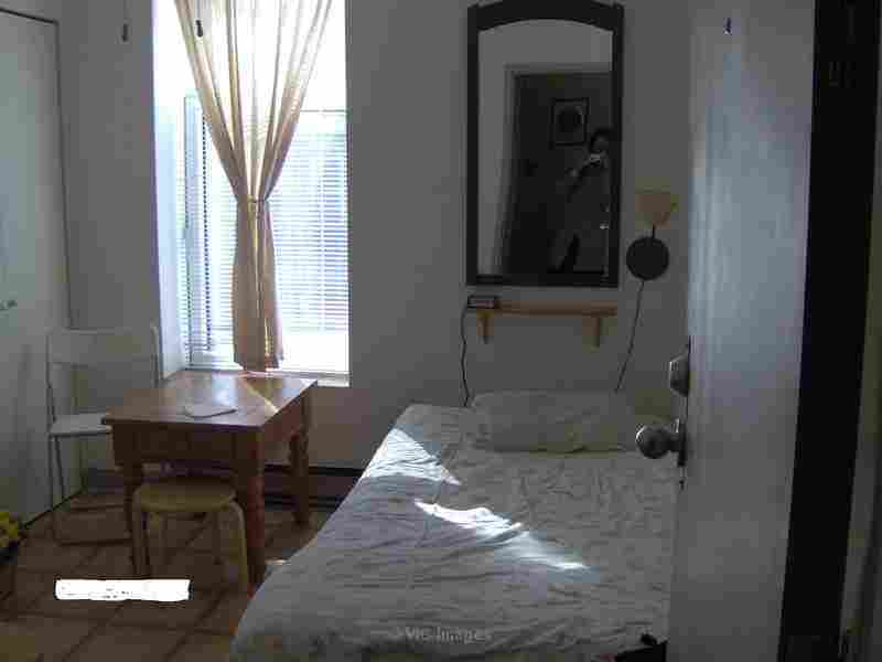 $360 bachelor studio (heated and furnished) available March/April - Photo 1