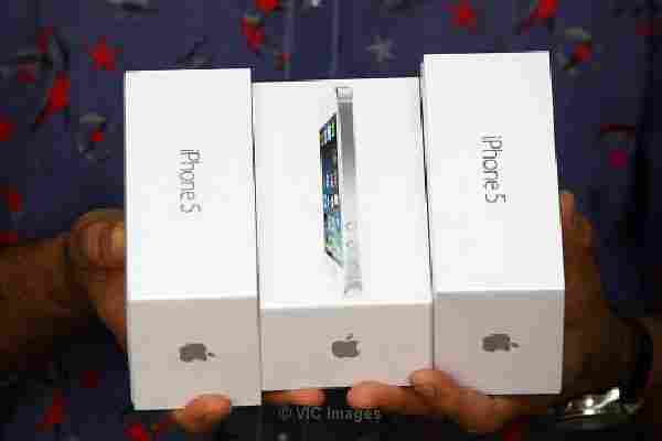 New Iphone 5 64GB (Buy 2 get 1 free) SIM-UNLOCKED - Photo 1