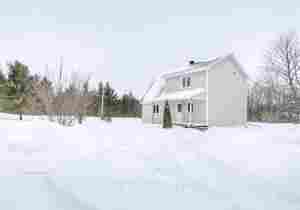 WOW ! Splendid Cottage under $200,000 ! - Photo 1