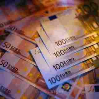 Offer of financial assistance between particular honnette. - Photo 1